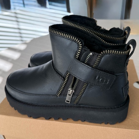 UGG CLASSIC LEATHER MINI MOTO BOOT - Picture 5 of 11